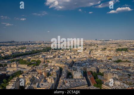 Paris, France - 25 06 2020 : vue sur Paris depuis la Tour Eiffel Banque D'Images