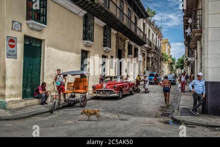 La Havane, Cuba, juillet 2019, scène urbaine dans la Calle de los Oficios, dans la partie la plus ancienne de la ville Banque D'Images