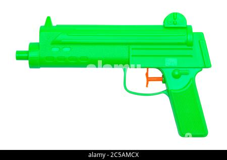 Pistolet à eau à jouets verts isolé sur blanc. Banque D'Images