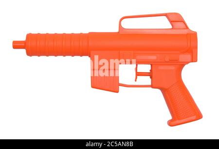 Pistolet à eau à peluche orange isolé sur blanc. Banque D'Images