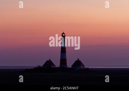 Phare de Westerheversand sur la péninsule d'Eiderstedt, Frise du Nord, Schleswig-Holstein, Allemagne Banque D'Images