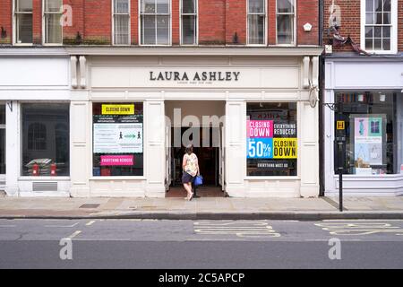 La vente de fermeture du magasin Laura Ashley Banque D'Images