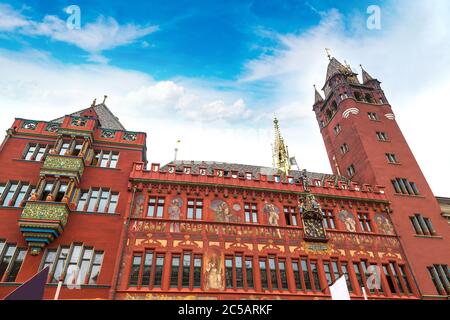 Hôtel de ville de Bâle dans une belle journée d'été, Suisse Banque D'Images