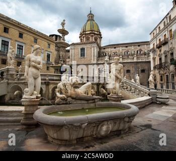 Fontaine florentine, Fontaine prétorienne, construite par Francesco Camilliani à Florence en 1554, transférée en 1574, Piazza Pretoria, Palerme, Sicile, Italie Banque D'Images