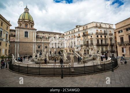 Fontaine florentine, Fontaine prétorienne, construite par Francesco Camilliani à Florence en 1554, transférée en 1574, Piazza Pretoria, Palerme, Sicile, Italie Banque D'Images