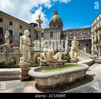 Fontaine florentine, Fontaine prétorienne, construite par Francesco Camilliani à Florence en 1554, transférée en 1574, Piazza Pretoria, Palerme, Sicile, Italie Banque D'Images