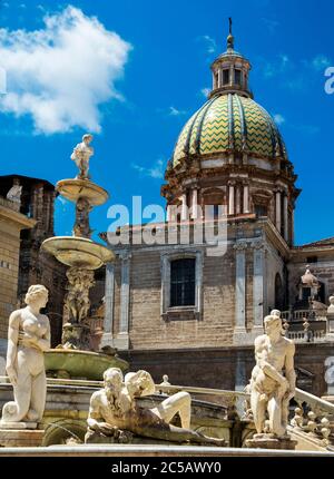 Fontaine florentine, Fontaine prétorienne, construite par Francesco Camilliani à Florence en 1554, transférée en 1574, Piazza Pretoria, Palerme, Sicile, Italie Banque D'Images