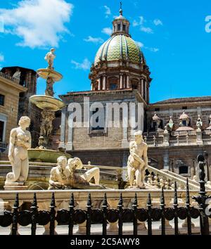 Fontaine florentine, Fontaine prétorienne, construite par Francesco Camilliani à Florence en 1554, transférée en 1574, Piazza Pretoria, Palerme, Sicile, Italie Banque D'Images