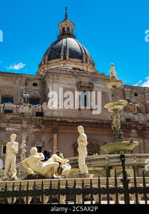 Fontaine florentine, Fontaine prétorienne, construite par Francesco Camilliani à Florence en 1554, transférée en 1574, Piazza Pretoria, Palerme, Sicile, Italie Banque D'Images