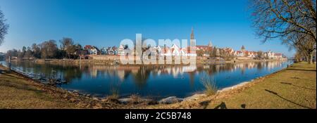 Photo panoramique de la célèbre cathédrale de la ville allemande d'Ulm Banque D'Images