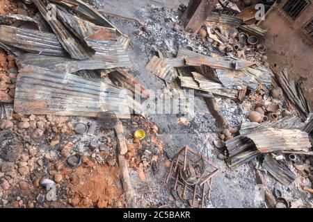 Foyer d'incendie au marché d'Oba à Benin City, État d'Edo, Nigeria Banque D'Images