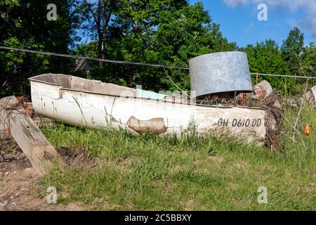 Bateau à rame, dégâts causés par les inondations, Sanford, MICHIGAN, États-Unis. 6-11-2020, rupture du barrage et inondation survenue 5-20-2020, par James D Coppinger/Dembinsky photo Assoc Banque D'Images