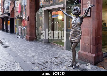 Statue de Cilla Black à l'extérieur du Cavern Club à Mathew Street à Liverpool Banque D'Images