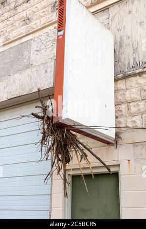 Hauteur des eaux de crue sur le bâtiment, Sanford, MI, États-Unis. 6-11-2020, rupture de barrage et inondation originale 5-20-2020, par James D Coppinger/Dembinsky photo Assoc Banque D'Images