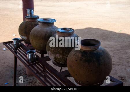 Eau potable stockage au Rajasthan Banque D'Images