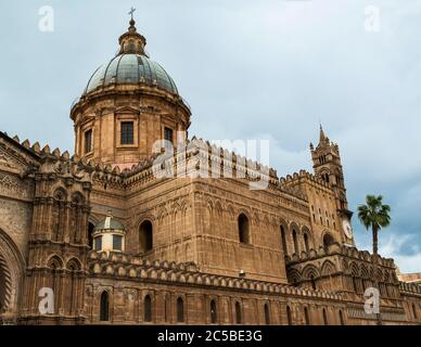 La cathédrale de Palerme est l'un des plus importants monuments architecturaux de Sicile; construite en 1184 par les Normands sur une mosquée musulmane, Sicile, Italie Banque D'Images