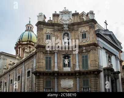 Quattro Canti - four Corners, officiellement connu sous le nom de Piazza Vigliena, est une place baroque à Palerme, Sicile, Italie Banque D'Images