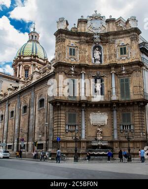 Quattro Canti - four Corners, officiellement connu sous le nom de Piazza Vigliena, est une place baroque à Palerme, Sicile, Italie Banque D'Images