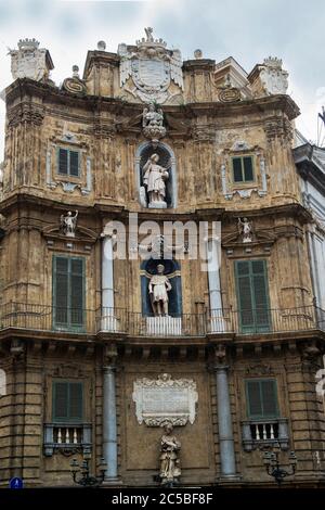 Quattro Canti - four Corners, officiellement connu sous le nom de Piazza Vigliena, est une place baroque à Palerme, Sicile, Italie Banque D'Images