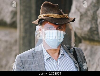 Pékin, Russie. 9 juin 2020. Un homme portant un masque est vu à Moscou, Russie, le 9 juin 2020. Crédit: Evgeny Sinitsyn/Xinhua/Alay Live News Banque D'Images