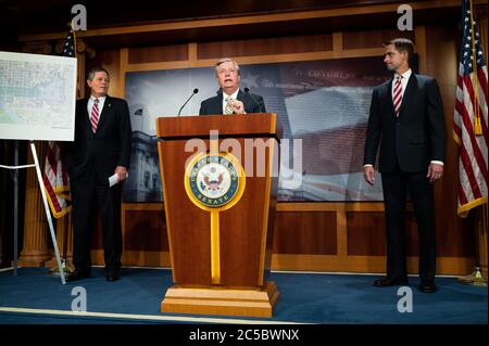 Washington, États-Unis. 1er juillet 2020. Le sénateur américain Lindsey Graham (R-SC) parle lors d'une conférence de presse contre le fait que le District de Columbia devienne un État. Crédit : SOPA Images Limited/Alamy Live News Banque D'Images