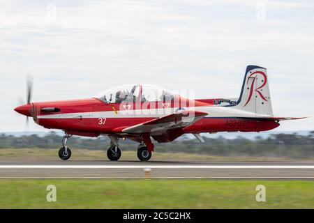 Pilatus PC-9A Trainer A23-037 de l'équipe d'exposition aérobie de la Royal Australian Air Force (RAAF) Roulettes formation. Banque D'Images