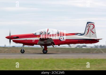 Pilatus PC-9A Trainer A23-037 de l'équipe d'exposition aérobie de la Royal Australian Air Force (RAAF) Roulettes formation. Banque D'Images