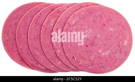Tranches de mortadelle de saucisse de dinde. Isolé sur fond blanc Banque D'Images