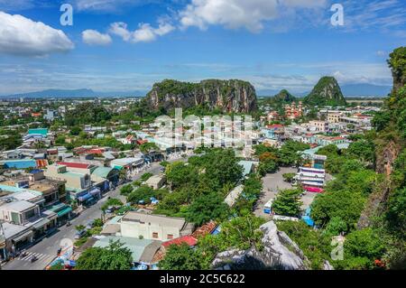 Magnifique paysage de montagnes de marbre, un ensemble de cinq collines de marbre et de calcaire situé au sud de la ville de Da Nang au Vietnam Banque D'Images