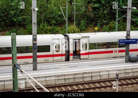 Berlin, Allemagne- 31 juillet 2019 vue de l'Intercity-Express communément appelé ICE. Train phare de la compagnie de chemin de fer allemande, Deutsche Bahn. Banque D'Images