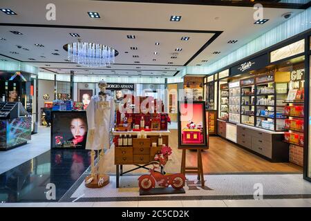 BANGKOK, THAÏLANDE - VERS JANVIER 2020 : les produits de Kiehl exposés dans un magasin de l'aéroport de Suvarnabhumi. Banque D'Images