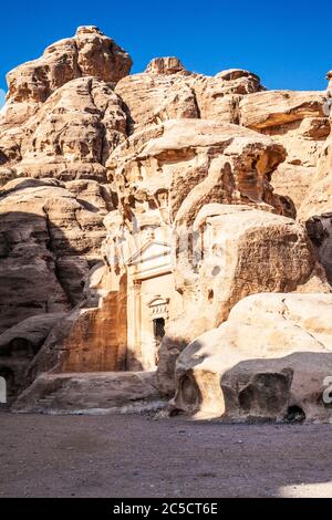 Temple au début de Siq Al-Barid ou petite Petra en Jordanie Banque D'Images