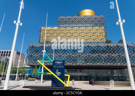 Horloge comptant jusqu'aux Jeux du Commonwealth de Birmingham 2022 devant la Bibliothèque de Birmingham, place du Centenaire, dans le centre-ville de Birmingham, Royaume-Uni Banque D'Images