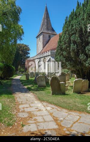 L'église de la Sainte Trinité, Bosham, est l'une des plus anciennes églises de Sussex construites peu après la conquête normande de 1066. La tour saxonne est Banque D'Images