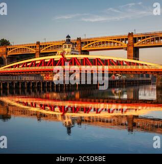 Newcastle & Gateshead Quaysides at Dawn, newcastle upon tyne, tyne & Wear, Angleterre, Royaume-Uni Banque D'Images