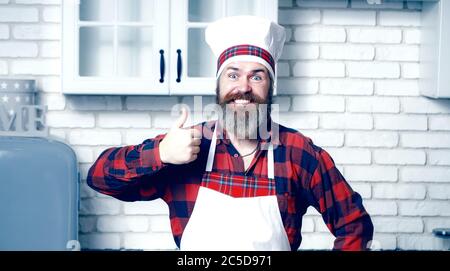 Chef cuisinier sérieux et satisfait, cuisinier ou boulanger gestante excellente Banque D'Images