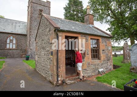 L'église de Tundergarth et la salle du souvenir en face du champ où le cône de nez du vol 103 de Pan Am s'est écrasé dans Lockerbie, Dumfriesshire Banque D'Images