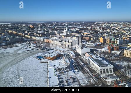 Vue aérienne de SkyWheel, place du marché Kauppatori, sauna et piscine, Helsinki, Finlande Banque D'Images