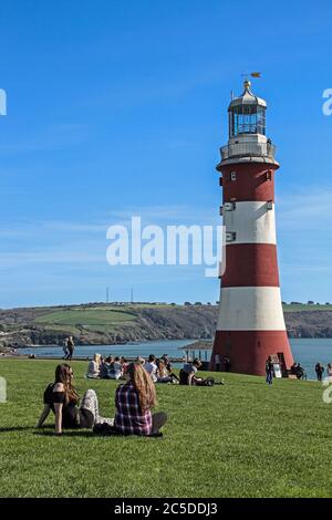 Plymouth est recommandé comme le mieux placé pour récupérer son commerce de vacances après le coronavirus en raison de son niveau élevé de visiteurs domestiques. Plymouth Hoe Banque D'Images