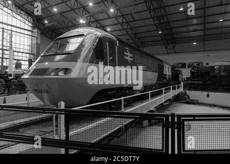 Intercity 125 classe 43 locomotive à l'affiche au Musée ferroviaire de New York. Banque D'Images