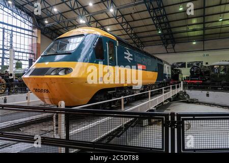 Intercity 125 classe 43 locomotive à l'affiche au Musée ferroviaire de New York. Banque D'Images
