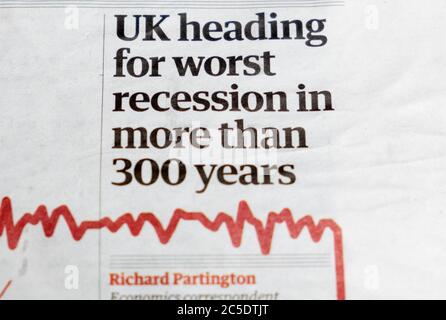 Titre du journal sur la première page du journal Guardian 'UK se dirige vers la pire récession depuis plus de 300 ans' 13 juin 2020 Londres UK Banque D'Images
