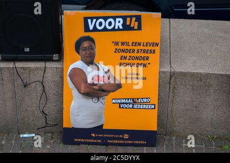 Affiche à la démonstration pour UN salaire de 14 euros à Amsterdam, pays-Bas 1-7-2020 Banque D'Images