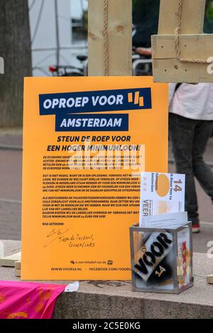 Affiche à la démonstration pour UN salaire de 14 euros à Amsterdam, pays-Bas 1-7-2020 Banque D'Images