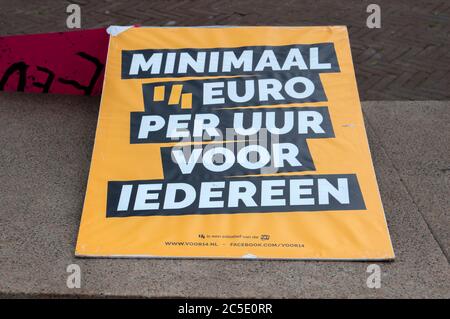 Affiche à la démonstration pour UN salaire de 14 euros à Amsterdam, pays-Bas 1-7-2020 Banque D'Images