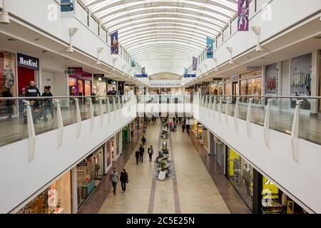 L'intérieur de The Mall at Cribbs Causeway, Bristol, Royaume-Uni Banque D'Images