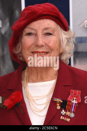 La photo doit être créditée ©Alpha Press 072565 22/10/2009 Dame Vera Lynn Poppy lancement de l'appel au Horseguards Parade Londres Banque D'Images