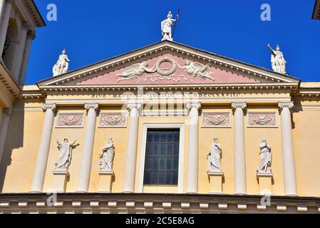 Cathédrale de San Maurizio construite en 1871 dans un style néoclassique Imperia Italie Banque D'Images