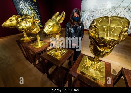 Londres, Royaume-Uni. 02 juillet 2020. Ai Weiwei, Circle of Animals/Zodiac Heads - une édition de huit plus quatre épreuves d'artiste est £180,000-250,000 chacun - Christie's a maintenant ouvert sur rendez-vous, seulement, à Londres et cette semaine a dévoilé le monde est UNE sphère: Art de la Fondation Faurschou, en ligne 3 - 16 juillet. Crédit : Guy Bell/Alay Live News Banque D'Images