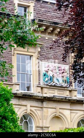 Merchants Hall Clifton Down Bristol. Siège de la Société des entrepreneurs marchands, montre les armoiries de l'héritier et la devise latine Banque D'Images